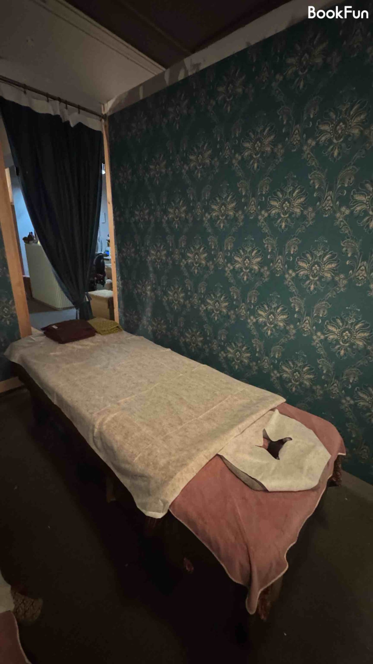 Siam Thai Massage (泰足樂) - Professional 按摩 Shop in 香港島 | BookFun